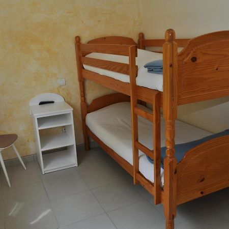 Les Mimosas Hotel Lunel  Bilik gambar