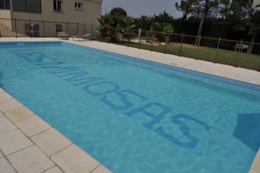 Les Mimosas Hotel Lunel  Luaran gambar