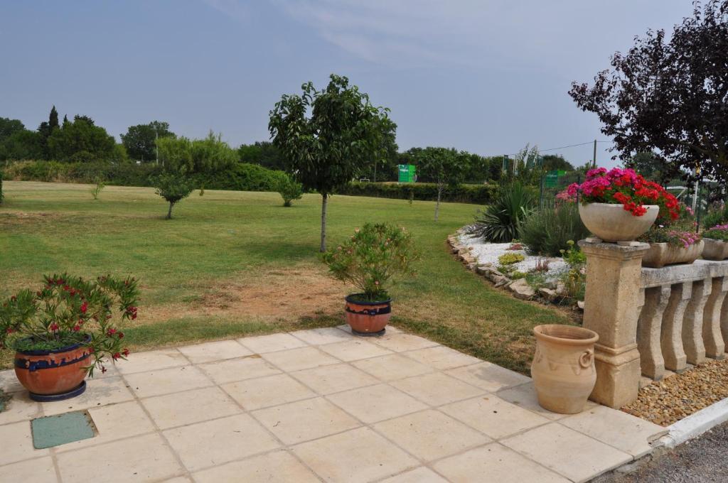 Les Mimosas Hotel Lunel  Luaran gambar