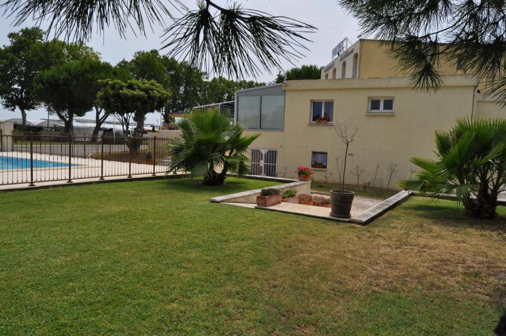Les Mimosas Hotel Lunel  Luaran gambar