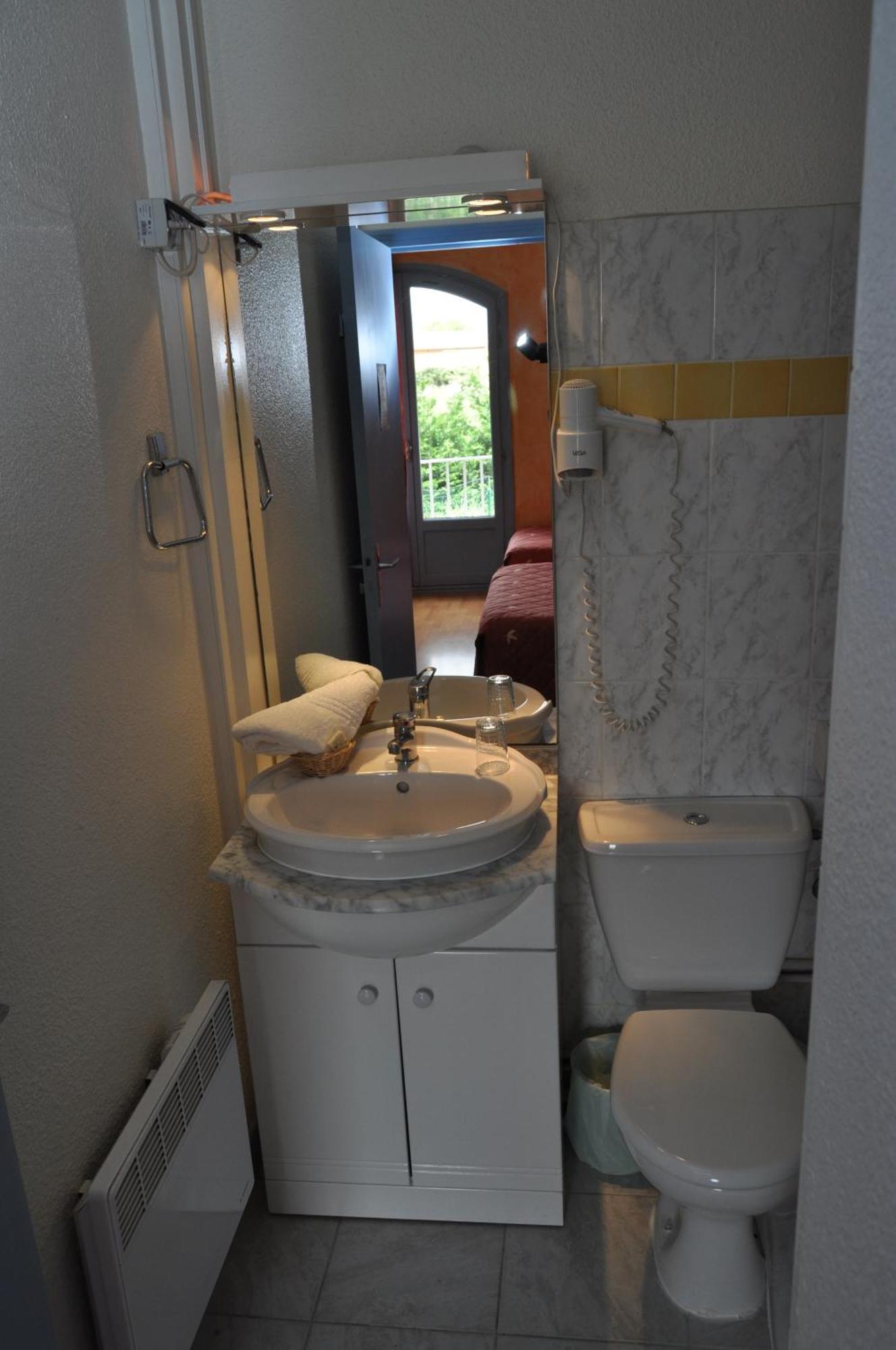 Les Mimosas Hotel Lunel  Luaran gambar